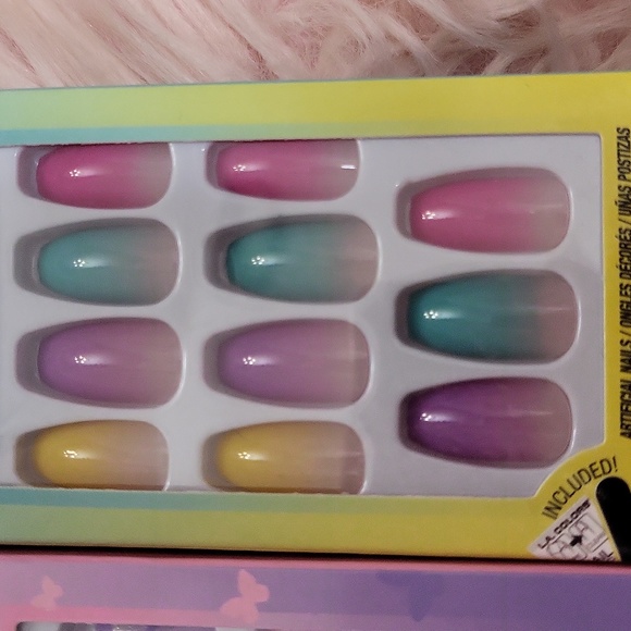 New Listing!! Brand New L.A Colors False Nails- 2CT. - Picture 4 of 4